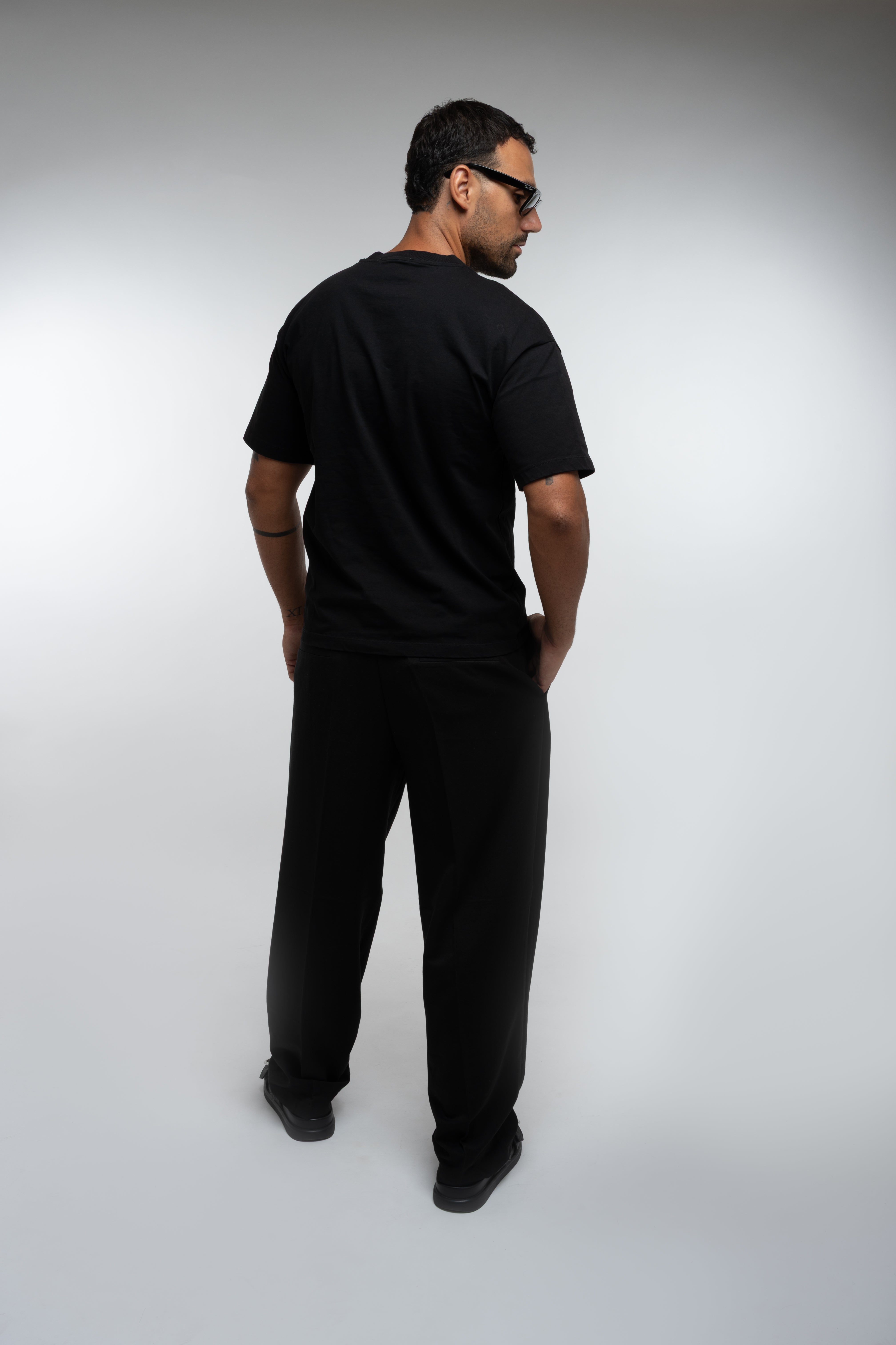 BASIC BLACK T-SHIRT
