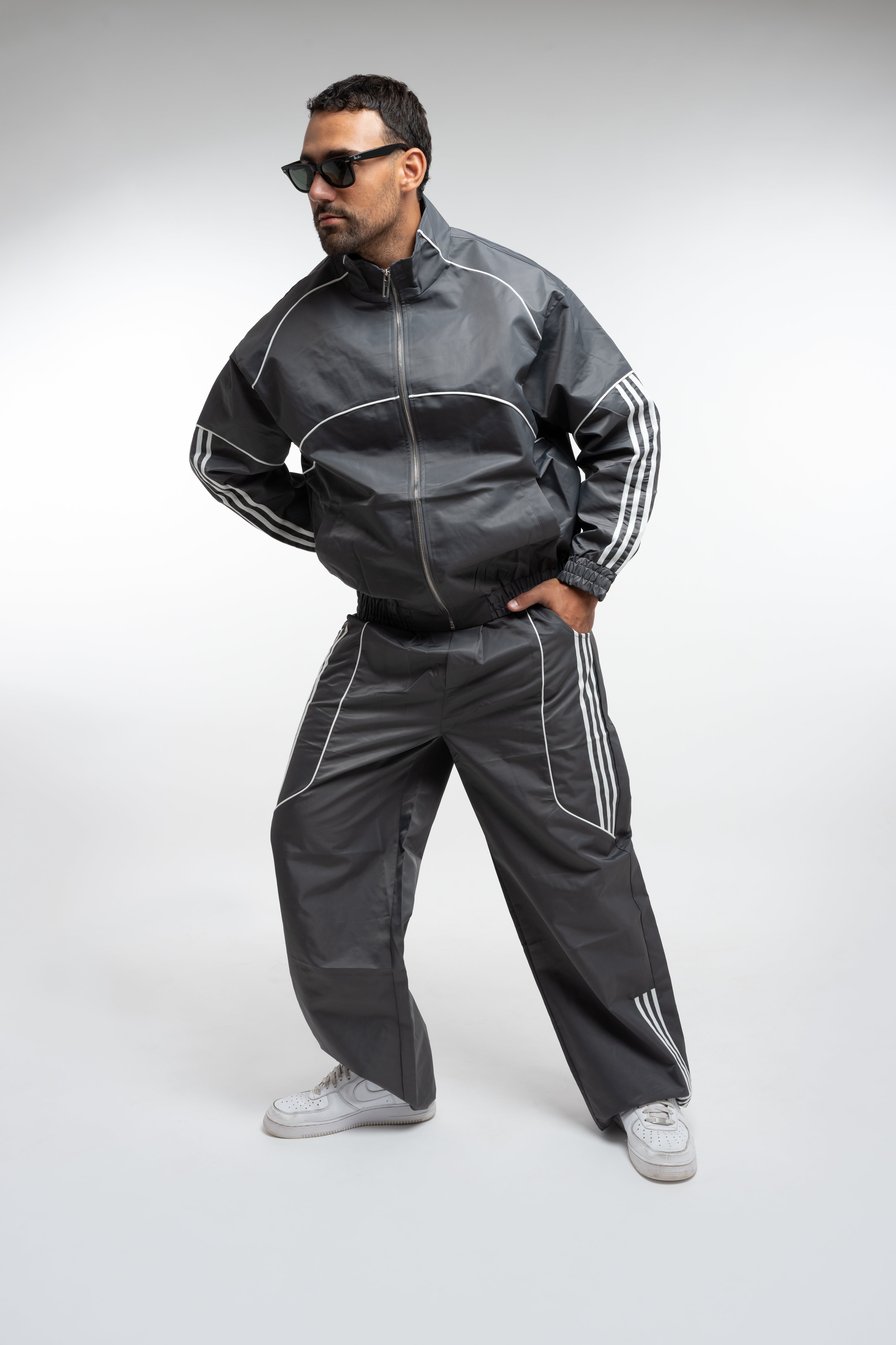 CONTRAST OUTLINE SET GREY