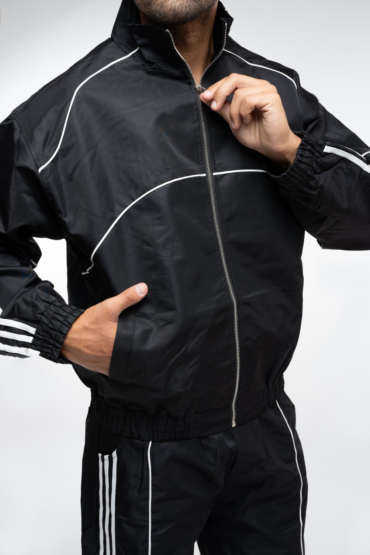 CONTRAST OUTLINE SET BLACK