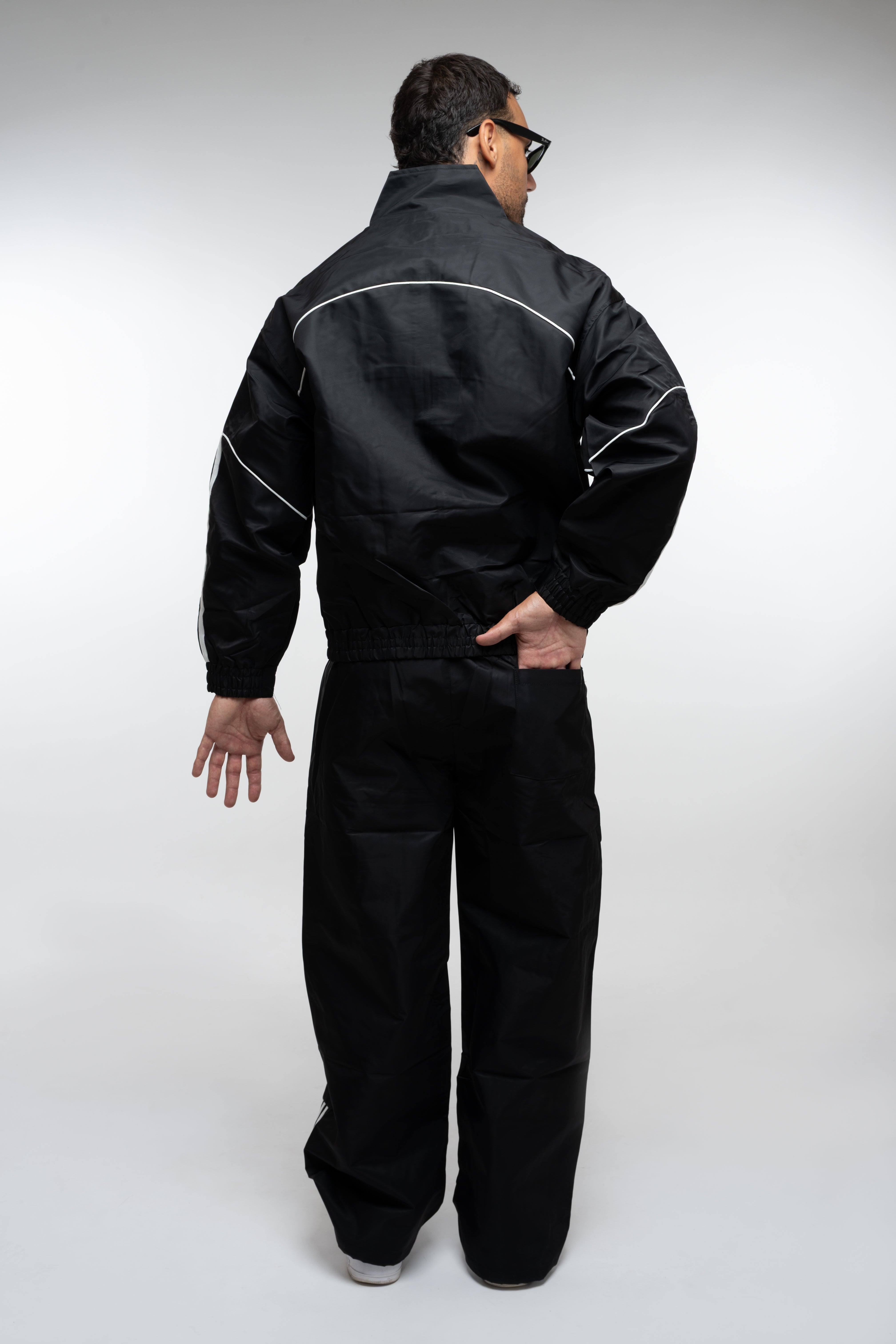 CONTRAST OUTLINE SET BLACK