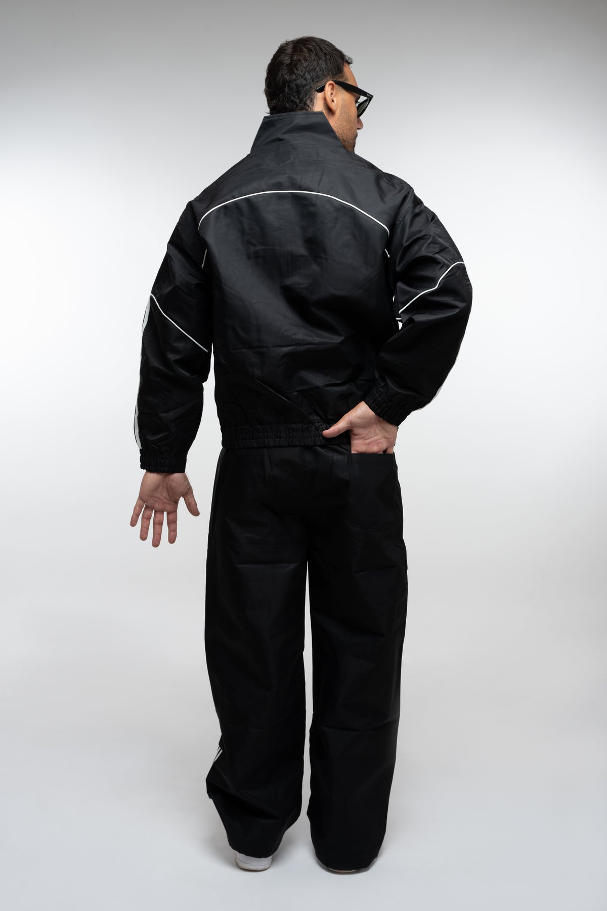 CONTRAST OUTLINE SET BLACK